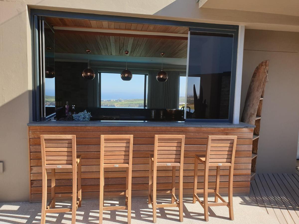 Luxury Located On Pinnacle Point Golf Estate Villa *