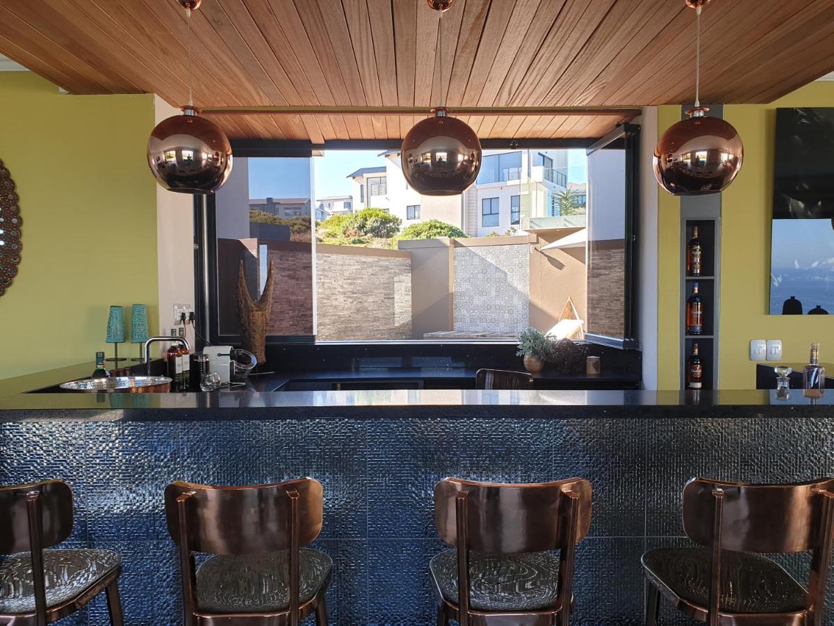 Luxury Located On Pinnacle Point Golf Estate